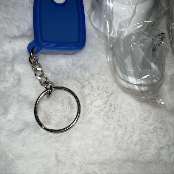 TUPPERWARE MAGNET/KEYCHAIN MINI LOT OF 5 BRAND NEW LOT 2 - Picture 2 of 6